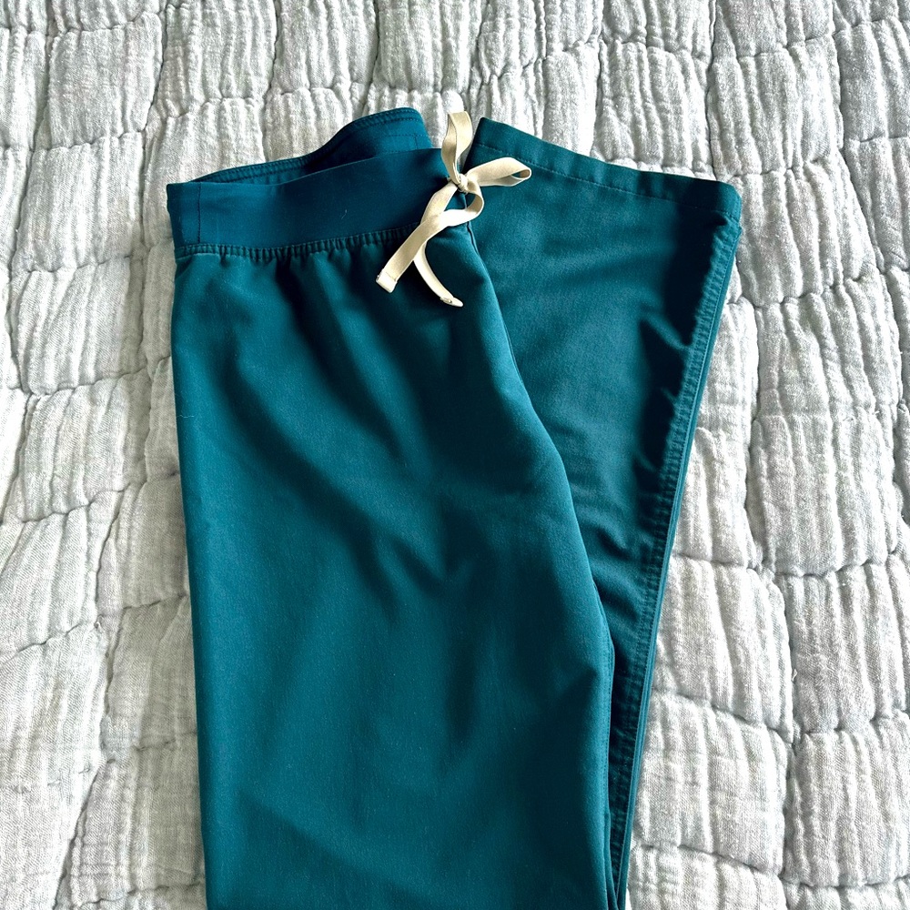 Medium tall figs scrub bottoms technical collection - Caribbean Blue